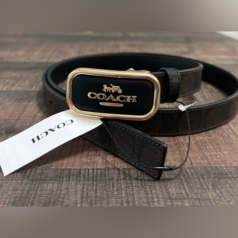 Coach Women’s 25mm Logo Belt